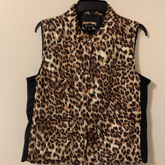 NEW DIRECTIONS Snap Up Front Vest size Medium - Picture 2 of 16